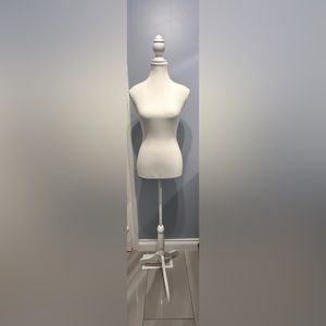 Dress stand
